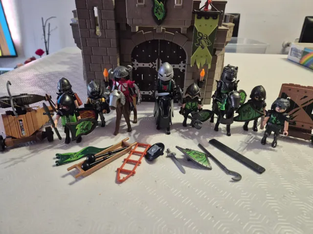 Castillo Playmobil con 9 guerreros