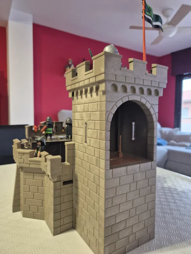Castillo Playmobil con 9 guerreros