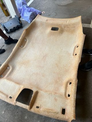 Tapizado de techo de coche caído
