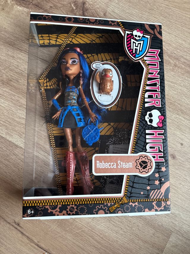 Monster High Rebeca Steam e Captain Penny