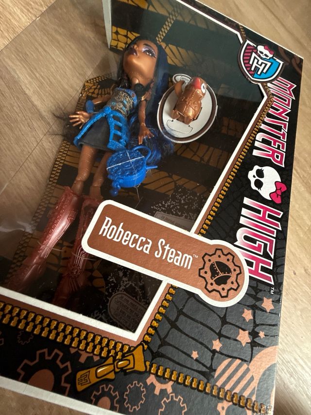 Monster High Rebeca Steam e Captain Penny