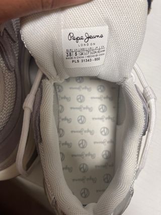Zapatillas Pepe Jeans grises y plateadas