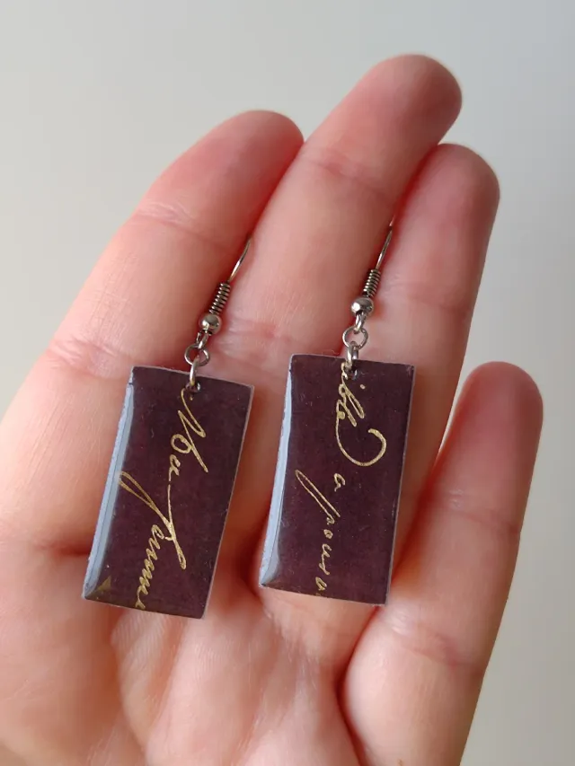 Pendientes Rectangulares Texto Dorado