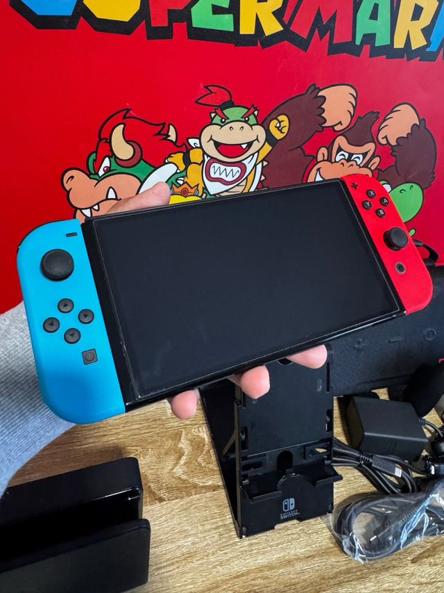 Nintendo Switch OLED 2024 + accessori COME NUOVA