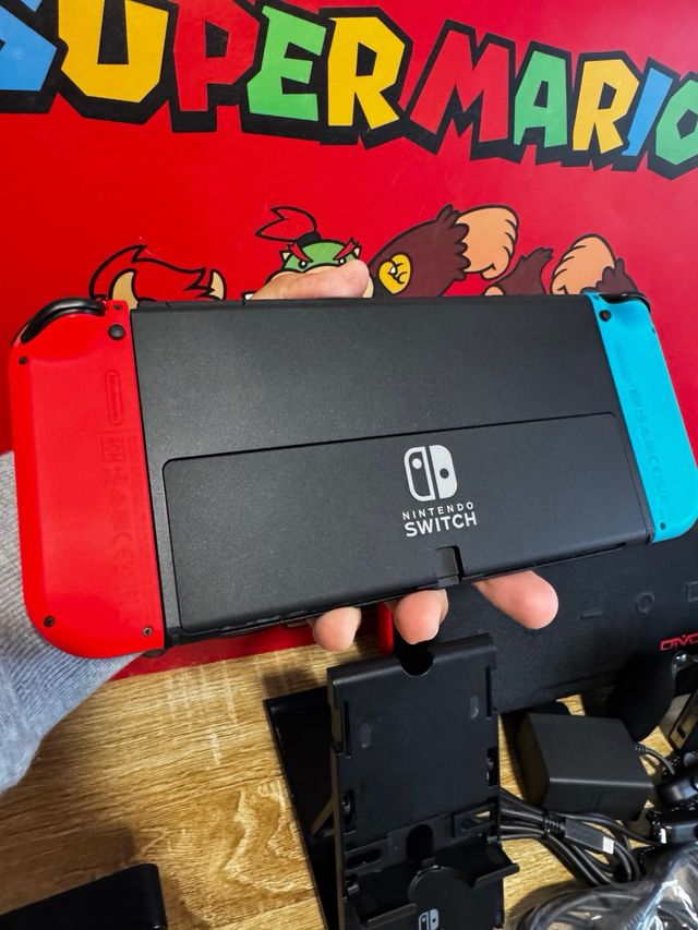 Nintendo Switch OLED 2024 + accessori COME NUOVA