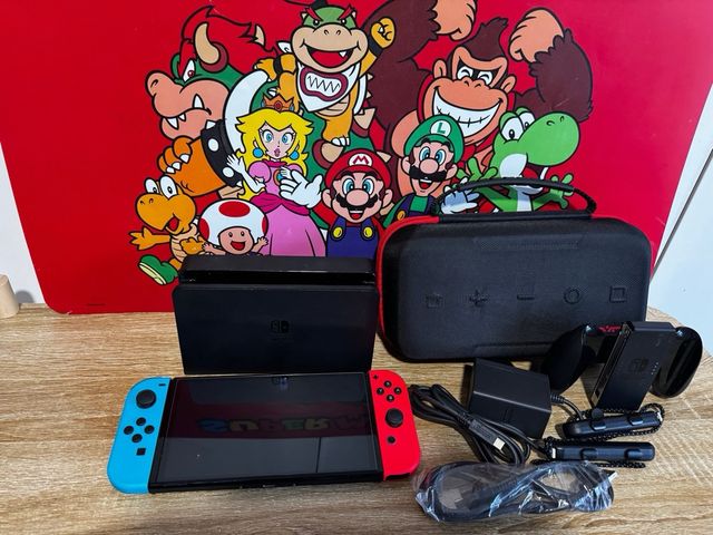 Nintendo Switch OLED 2024 + accessori COME NUOVA