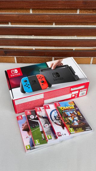Nintendo Switch + 5 Giochi + Accessori