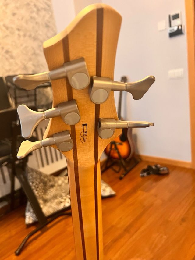 Ibanez TBT Bajo 5 cuerdas activo