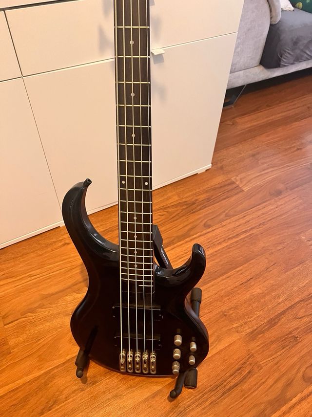 Ibanez TBT Bajo 5 cuerdas activo