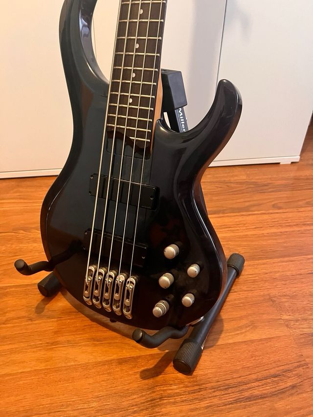 Ibanez TBT Bajo 5 cuerdas activo