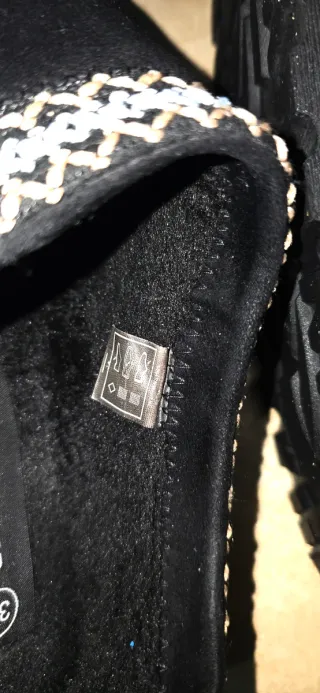 Zuecos CLAUDIA GHIZZANI Negros