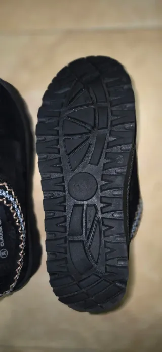 Zuecos CLAUDIA GHIZZANI Negros