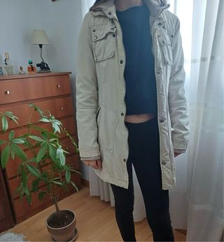 CHAQUETA BEIGE LARGA DE ENTRETIEMPO