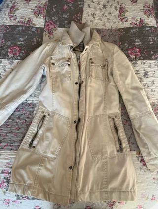 CHAQUETA BEIGE LARGA DE ENTRETIEMPO