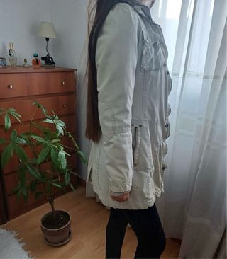 CHAQUETA BEIGE LARGA DE ENTRETIEMPO