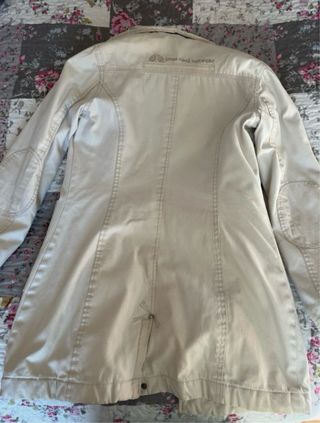 CHAQUETA BEIGE LARGA DE ENTRETIEMPO