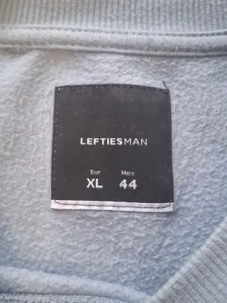 Sudadera azul con estampado