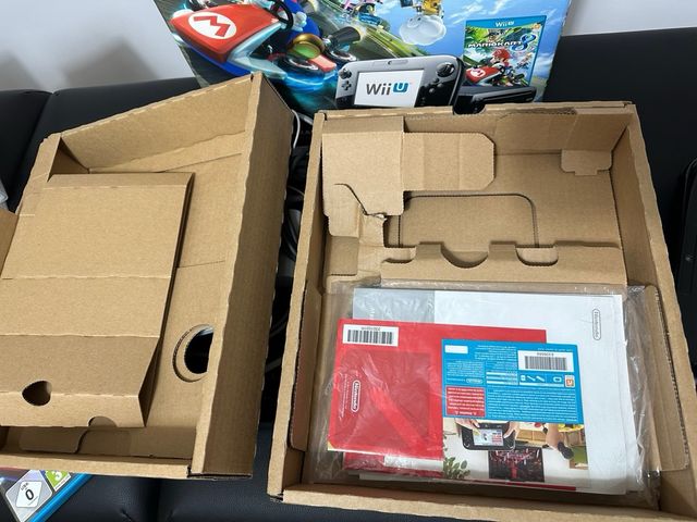 Nintendo Wii U Mario Kart 8 Premium Pack