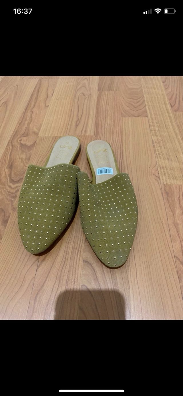 Mules Hipercor verde tachuelas