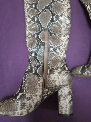 Botas Sfera efecto piel serpiente