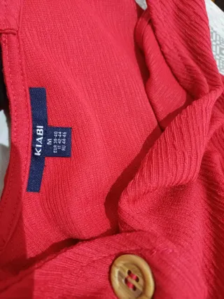 Vestido rojo corto con botones