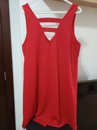 Vestido rojo corto con botones