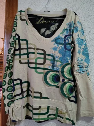 Camiseta Desigual manga larga estampada