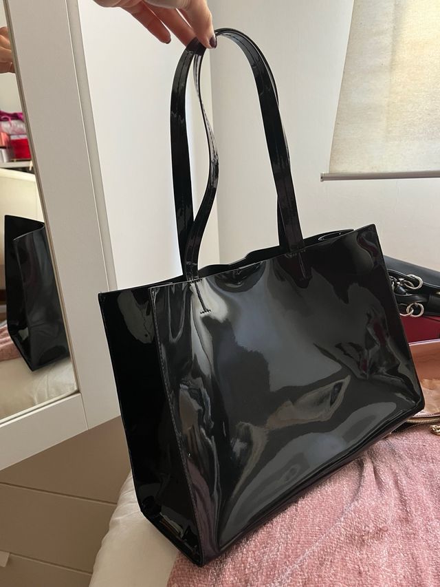 Bolso grande negro brillante