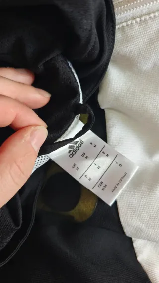 Chaqueta Adidas Talla M Negra y Blanca