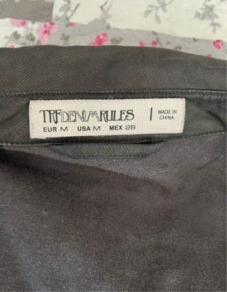 CHAQUETA EFECTO CUERO CON CINTURÓN