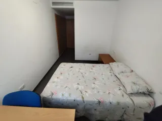 HABITACIÓN INDIVIDUAL CON BAÑO PRIVADO.