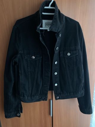 Chaqueta vaquera negra Zara