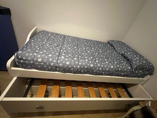 Cama individual con cajones