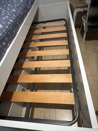 Cama individual con cajones