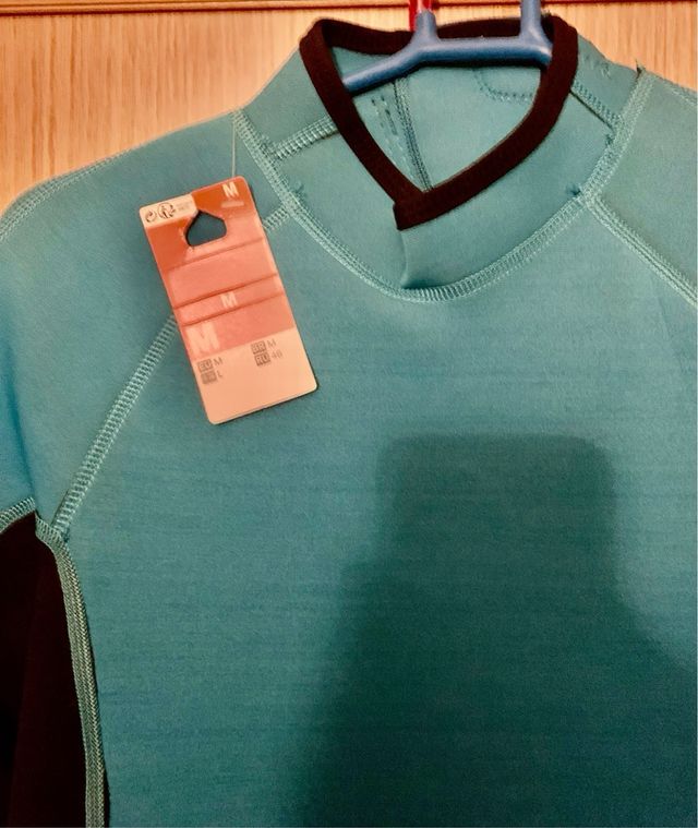 Mono de neopreno azul y negro