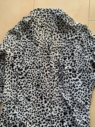 Camisa estampada blanco y negro