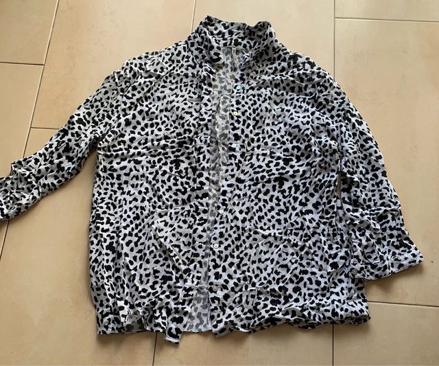 Camisa estampada blanco y negro