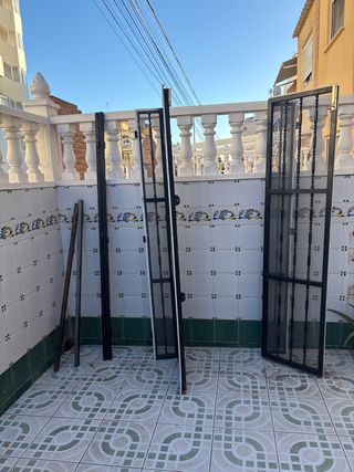 Puerta de seguridad con rejas