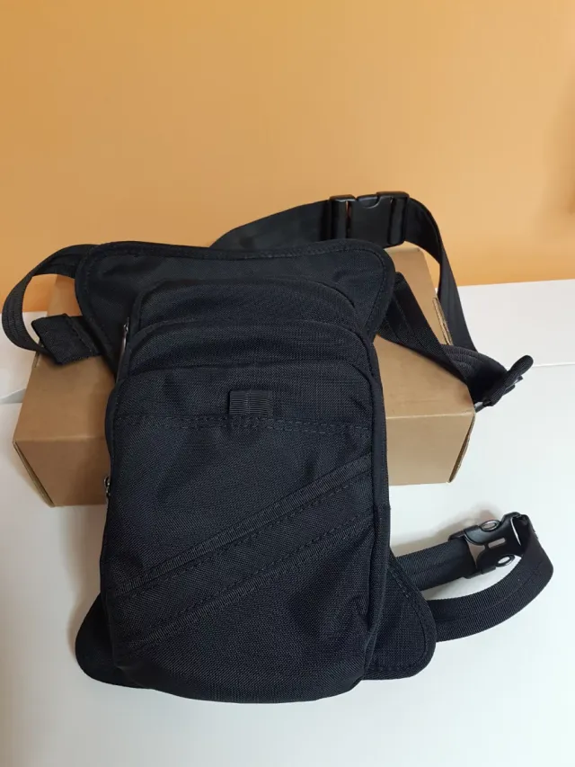 Riñonera negra con pernera