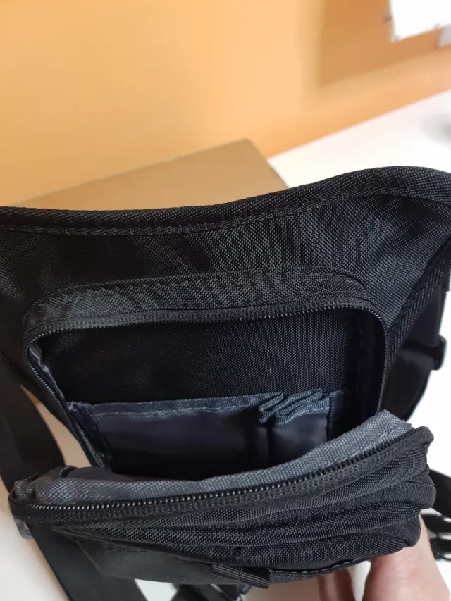 Riñonera negra con pernera