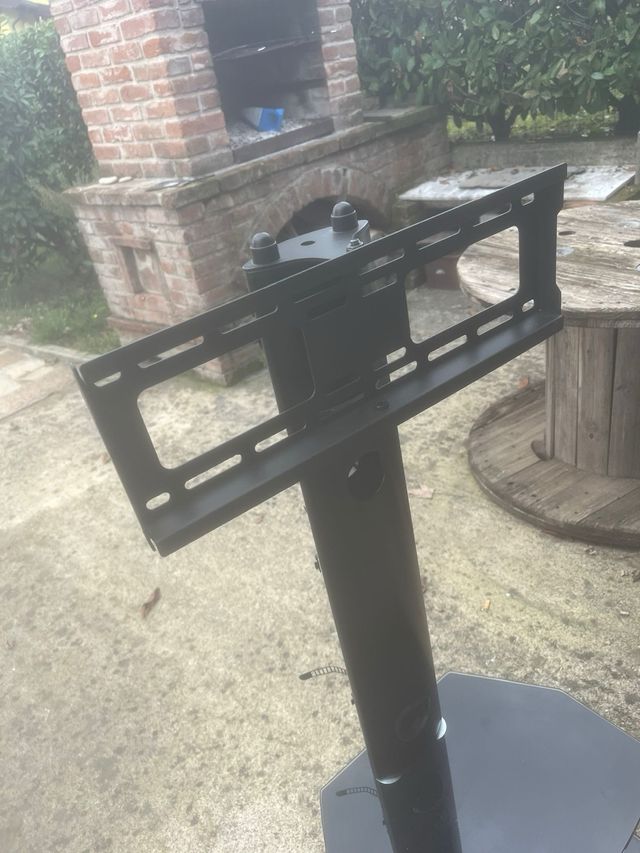 Supporto TV con ripiani esagonali neri