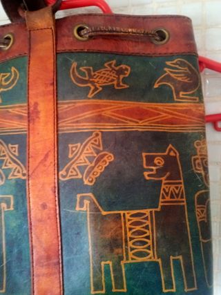 Bolso Mochila Cuero Repujado