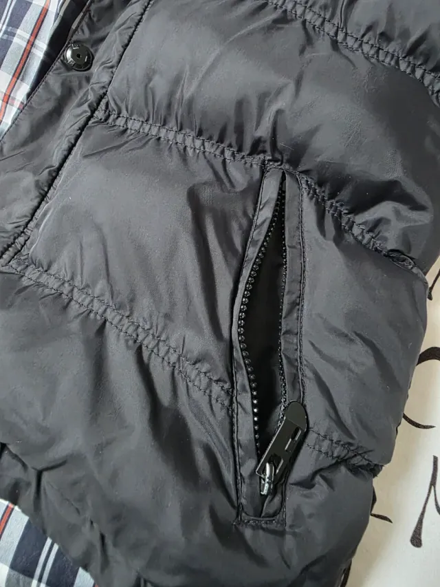 Chaleco acolchado con capucha