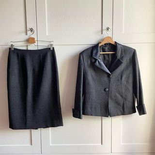 Completo tailleur con gonna sartoriale nero