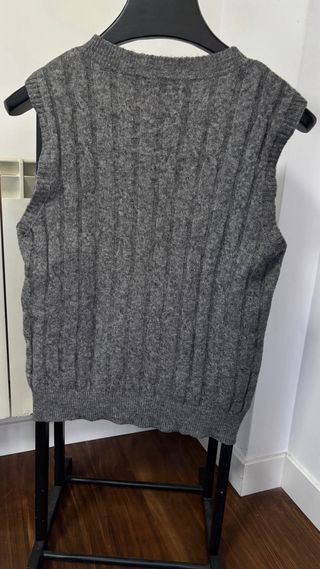 Chaleco de punto gris cuello pico Talla M