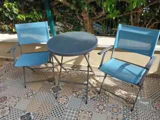 Mesa y 2 sillas de terraza plegables