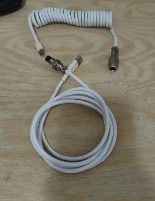 Cable USB en espiral blanco