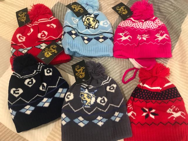 Gorros infantiles de lana con pompón