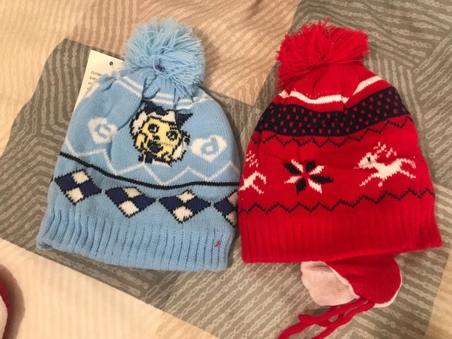 Gorros infantiles de lana con pompón