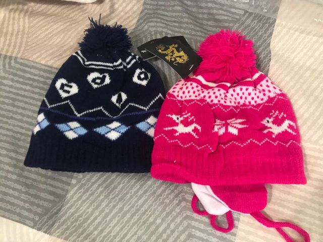 Gorros infantiles de lana con pompón